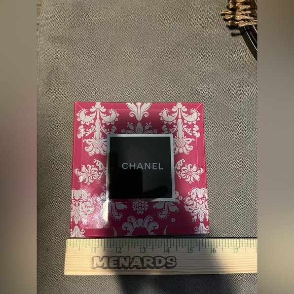 Concepts Pink and White Decorative Picture Frame with velvet back. - Picture 4 of 4